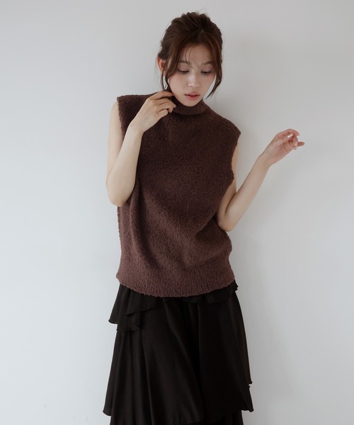 AMUU. PRECIEUSE(アムープレシューズ)の「【ZOZO限定カラー】カールボアハイネックニットベスト(ベスト・レディース・キャメル/アイボリー/ブラック/ブラウン・FREE)」の16枚目の写真