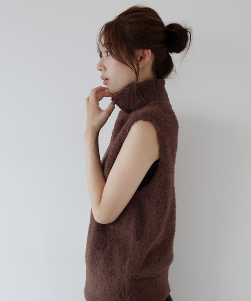 AMUU. PRECIEUSE(アムープレシューズ)の「【ZOZO限定カラー】カールボアハイネックニットベスト(ベスト・レディース・キャメル/アイボリー/ブラック/ブラウン・FREE)」の17枚目の写真