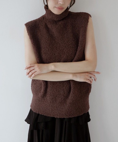 AMUU. PRECIEUSE(アムープレシューズ)の「【ZOZO限定カラー】カールボアハイネックニットベスト(ベスト・レディース・キャメル/アイボリー/ブラック/ブラウン・FREE)」の18枚目の写真