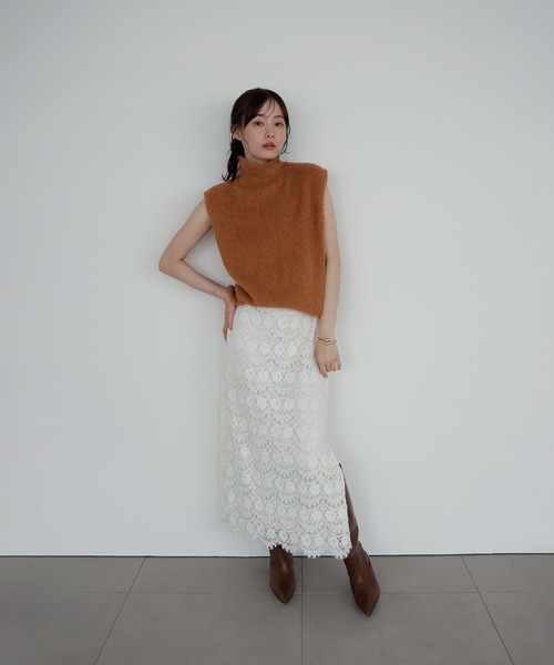AMUU. PRECIEUSE(アムープレシューズ)の「【ZOZO限定カラー】カールボアハイネックニットベスト(ベスト・レディース・キャメル/アイボリー/ブラック/ブラウン・FREE)」の8枚目の写真
