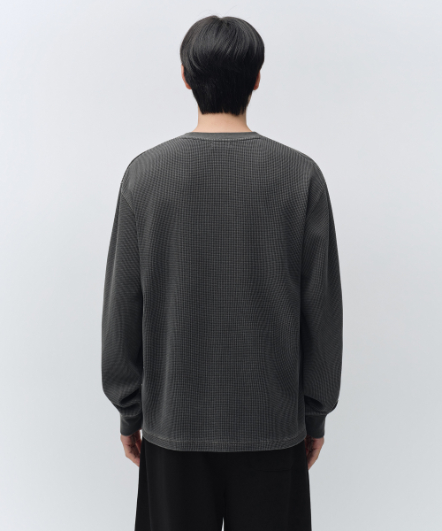 MUSINSA STANDARD（ムシンサスタンダード）の「ピグメントワッフル長袖Tシャツ[チャコールグレー]（Tシャツ/カットソー・メンズ・その他・LARGE/X-LARGE/2XL/MEDIUM）」の3枚目の写真