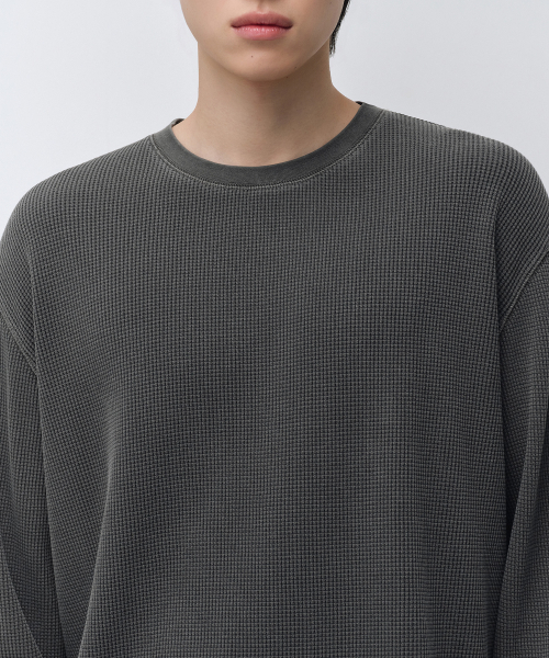 MUSINSA STANDARD（ムシンサスタンダード）の「ピグメントワッフル長袖Tシャツ[チャコールグレー]（Tシャツ/カットソー・メンズ・その他・LARGE/X-LARGE/2XL/MEDIUM）」の4枚目の写真