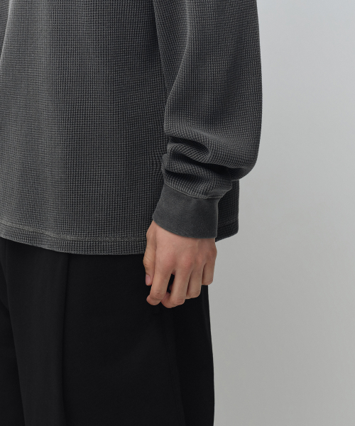 MUSINSA STANDARD（ムシンサスタンダード）の「ピグメントワッフル長袖Tシャツ[チャコールグレー]（Tシャツ/カットソー・メンズ・その他・LARGE/X-LARGE/2XL/MEDIUM）」の5枚目の写真