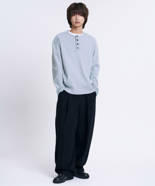 MOOVN(ムブン)の「ヘンリーネックワッフルロングスリーブTシャツ グレー(Tシャツ/カットソー・レディース・その他・MEDIUM/LARGE)」の3枚目の写真