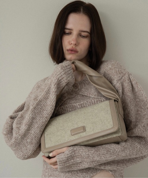 lawgy(ラウジー)の「combination material shoulder twist bag / コンビネーションマテリアルショルダーツイストバッグ(ハンドバッグ・レディース・グレー/オートミール・FREE)」の2枚目の写真