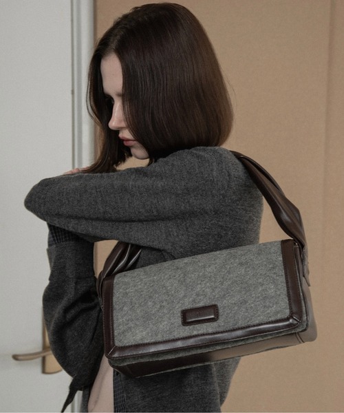 lawgy(ラウジー)の「combination material shoulder twist bag / コンビネーションマテリアルショルダーツイストバッグ(ハンドバッグ・レディース・グレー/オートミール・FREE)」の1枚目の写真