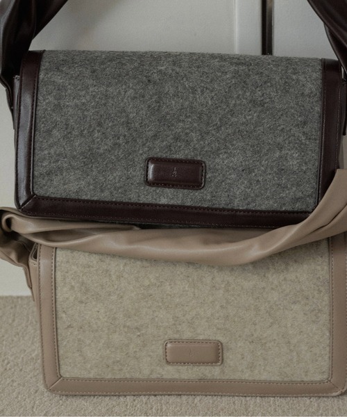 lawgy(ラウジー)の「combination material shoulder twist bag / コンビネーションマテリアルショルダーツイストバッグ(ハンドバッグ・レディース・グレー/オートミール・FREE)」の3枚目の写真