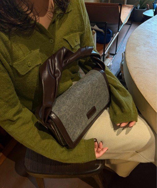 lawgy(ラウジー)の「combination material shoulder twist bag / コンビネーションマテリアルショルダーツイストバッグ(ハンドバッグ・レディース・グレー/オートミール・FREE)」の14枚目の写真