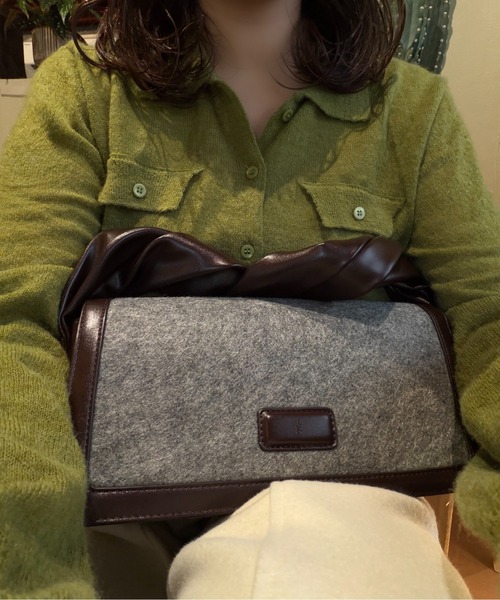 lawgy(ラウジー)の「combination material shoulder twist bag / コンビネーションマテリアルショルダーツイストバッグ(ハンドバッグ・レディース・グレー/オートミール・FREE)」の15枚目の写真