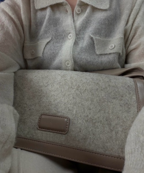 lawgy(ラウジー)の「combination material shoulder twist bag / コンビネーションマテリアルショルダーツイストバッグ(ハンドバッグ・レディース・グレー/オートミール・FREE)」の9枚目の写真