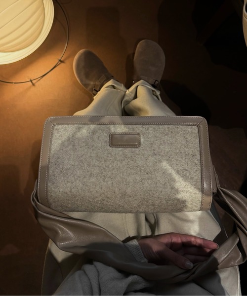 lawgy(ラウジー)の「combination material shoulder twist bag / コンビネーションマテリアルショルダーツイストバッグ(ハンドバッグ・レディース・グレー/オートミール・FREE)」の10枚目の写真