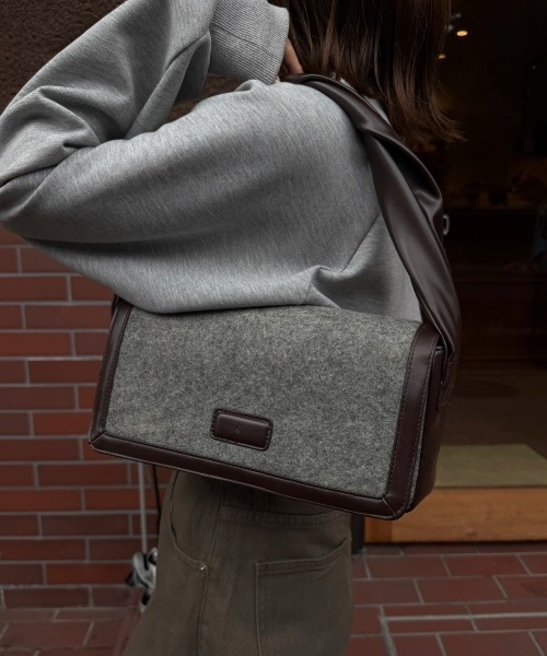 lawgy(ラウジー)の「combination material shoulder twist bag / コンビネーションマテリアルショルダーツイストバッグ(ハンドバッグ・レディース・グレー/オートミール・FREE)」の19枚目の写真