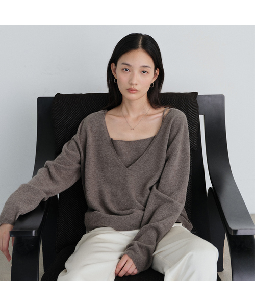 URAGO(ユラーゴ)の「Yak wool V-neck knit(ニット/セーター・レディース・オートミール/ブラウン/ネイビー・FREE)」の2枚目の写真
