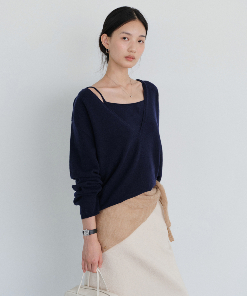 URAGO(ユラーゴ)の「Yak wool V-neck knit(ニット/セーター・レディース・オートミール/ブラウン/ネイビー・FREE)」の4枚目の写真