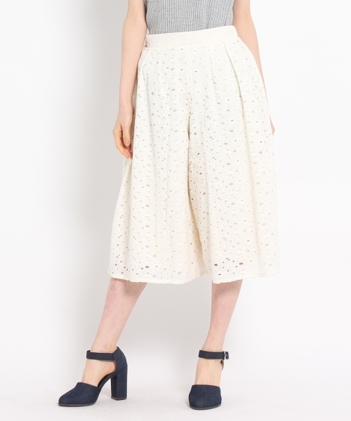 SHOO・LA・RUE(シューラルー)の「花柄レースガウチョパンツ(その他パンツ・レディース・ブルー/ホワイト/グリーン・03/02)」の4枚目の写真