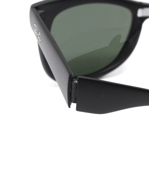 Ray-Ban（レイバン）の「Ray-Ban WAYFARER サングラス フォールディングタイプ（サングラス・レディース・ブラック/ブラウン系その他/ブラック×ブラック・FREE）」の11枚目の写真