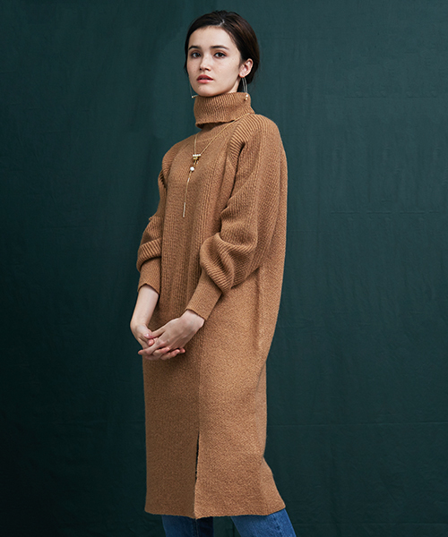 UNITED TOKYO(ユナイテッドトウキョウ)の「タートルニットロングワンピース(ワンピース・レディース・ベージュ/ダークグレー/ライトグレー・1)」の3枚目の写真