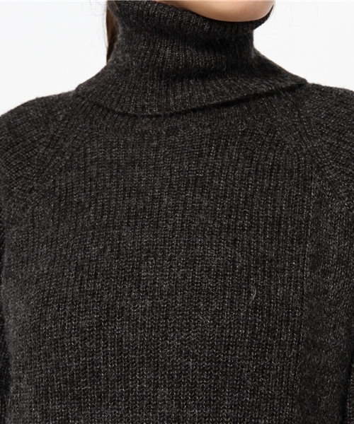 UNITED TOKYO(ユナイテッドトウキョウ)の「タートルニットロングワンピース(ワンピース・レディース・ベージュ/ダークグレー/ライトグレー・1)」の8枚目の写真