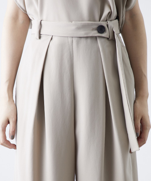 STUDIOUS（ステュディオス）の「ピーチセミワイドベルトパンツ（その他パンツ・レディース・ベージュ/ネイビー/バーガンディー・1/0）」の16枚目の写真