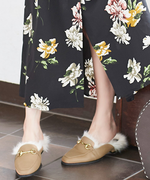 KOBE LETTUCE（コウベレタス）の「ビット金具ファーバブーシュフラットシューズ（その他シューズ・レディース・レッド系その他/ブラック/ブラック系その他/ベージュ・L/LL/M/S）」の4枚目の写真