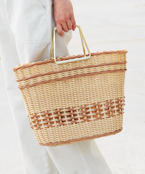 BEAUTY&YOUTH UNITED ARROWS(ビューティーアンドユースユナイテッドアローズ)の「<Le Vernis>∴メタルハンドルトートバッグ o(トートバッグ・レディース・ブラック/ベージュ・FREE)」の4枚目の写真