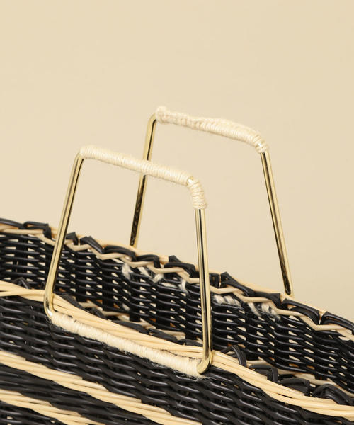 BEAUTY&YOUTH UNITED ARROWS(ビューティーアンドユースユナイテッドアローズ)の「<Le Vernis>∴メタルハンドルトートバッグ o(トートバッグ・レディース・ブラック/ベージュ・FREE)」の11枚目の写真