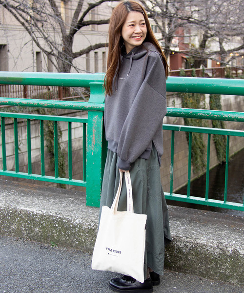 FRAPBOIS（フラボア）の「ロゴトート（トートバッグ・レディース・ブラック/キナリ・FREE）」の6枚目の写真