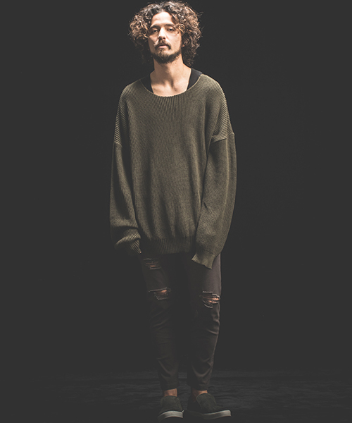 Jih Nunc(ジーヌンク)の「mn1904-ルーズネックワイドシルエットワッフルニット(ニット/セーター・メンズ・チャコール/カーキ/ベージュ・S/M/L)」の13枚目の写真