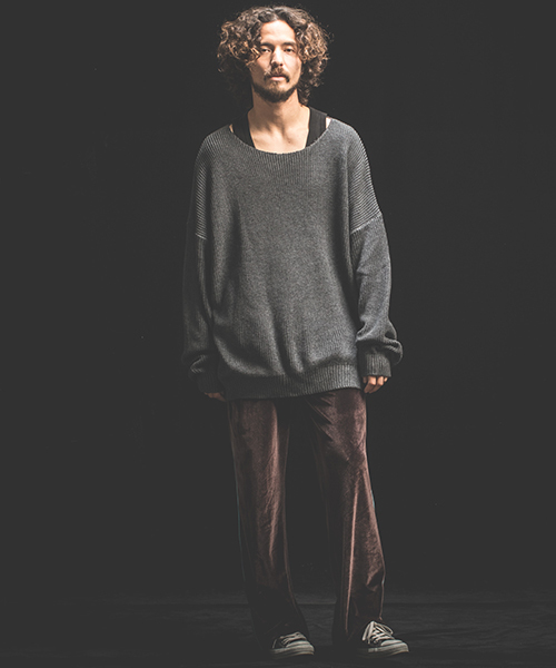 Jih Nunc(ジーヌンク)の「mn1904-ルーズネックワイドシルエットワッフルニット(ニット/セーター・メンズ・チャコール/カーキ/ベージュ・S/M/L)」の17枚目の写真