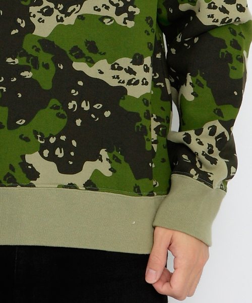 XLARGE(エクストララージ)の「DESERT CAMO CREWNECK(スウェット・メンズ・ベージュ/オリーブ・SMALL/X-LARGE/MEDIUM/LARGE)」の6枚目の写真