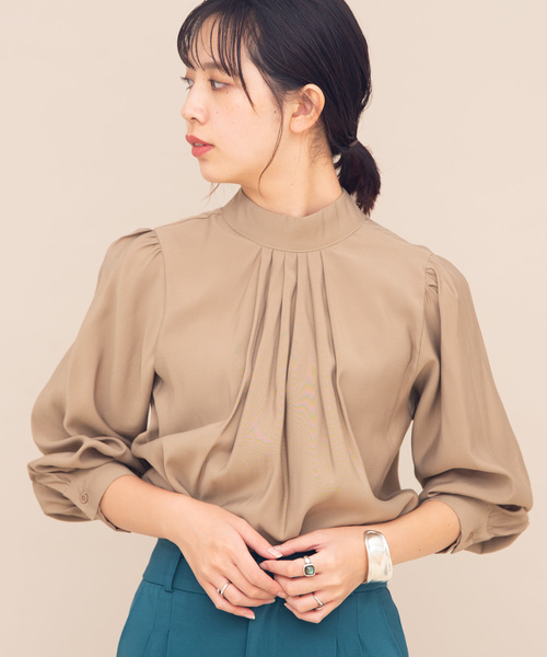 Aunt Marie's（アントマリーズ）の「AUNT MARIE'S タックハイネックブラウス（シャツ/ブラウス・レディース・ブラック/ベージュ/ナチュラル・FREE）」の2枚目の写真