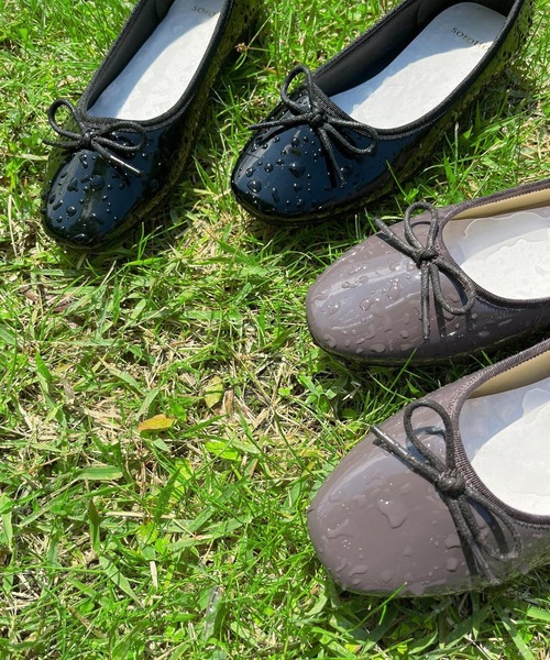 SOROTTO（ソロット）の「【晴雨兼用】スクエアトゥバレエシューズ レインパンプス（レインシューズ・レディース・グレー/ホワイト/マスタード/レッド/ブラウン/ブラック・23.0cm/23.5cm/24.0cm/24.5cm/25.0cm/25.5cm/22.0cm/22.5cm）」の7枚目の写真