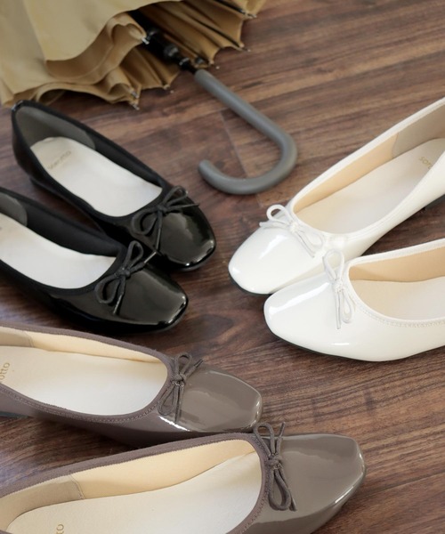 SOROTTO（ソロット）の「【晴雨兼用】スクエアトゥバレエシューズ レインパンプス（レインシューズ・レディース・グレー/ホワイト/マスタード/レッド/ブラウン/ブラック・23.0cm/23.5cm/24.0cm/24.5cm/25.0cm/25.5cm/22.0cm/22.5cm）」の8枚目の写真