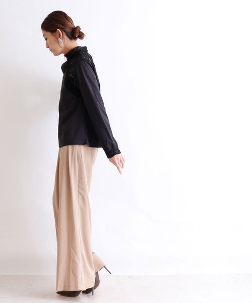 Sawa a la mode（サワアラモード）の「スリット入り花レースのハイネックトップス（シャツ/ブラウス・レディース・ブラック・FREE）」の3枚目の写真