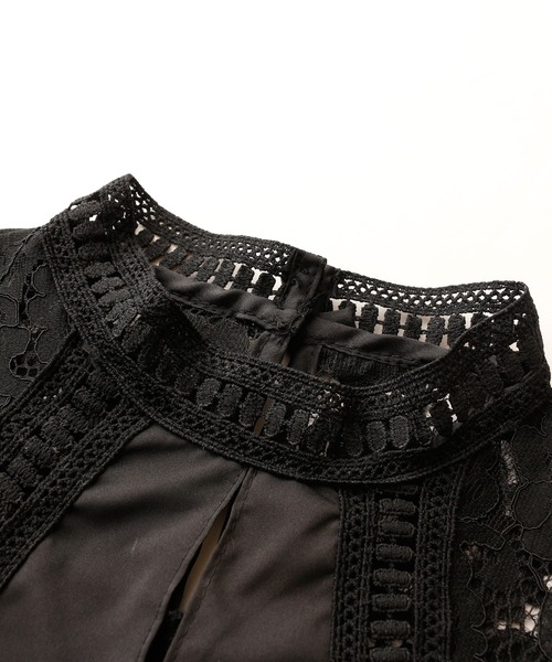 Sawa a la mode（サワアラモード）の「スリット入り花レースのハイネックトップス（シャツ/ブラウス・レディース・ブラック・FREE）」の9枚目の写真