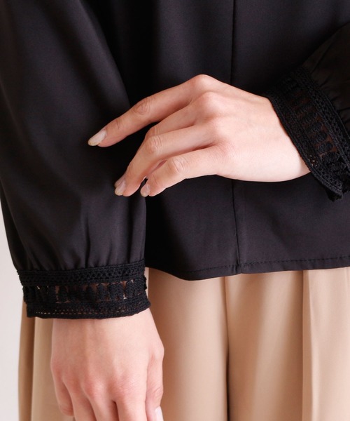 Sawa a la mode（サワアラモード）の「スリット入り花レースのハイネックトップス（シャツ/ブラウス・レディース・ブラック・FREE）」の19枚目の写真