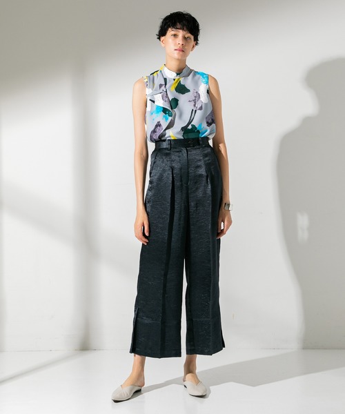 UNITED TOKYO（ユナイテッドトウキョウ）の「フロントタックサテンワイドパンツ（その他パンツ・レディース・ベージュ/ネイビー・0）」の4枚目の写真