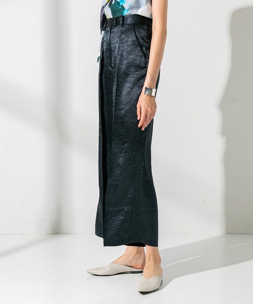 UNITED TOKYO（ユナイテッドトウキョウ）の「フロントタックサテンワイドパンツ（その他パンツ・レディース・ベージュ/ネイビー・0）」の7枚目の写真