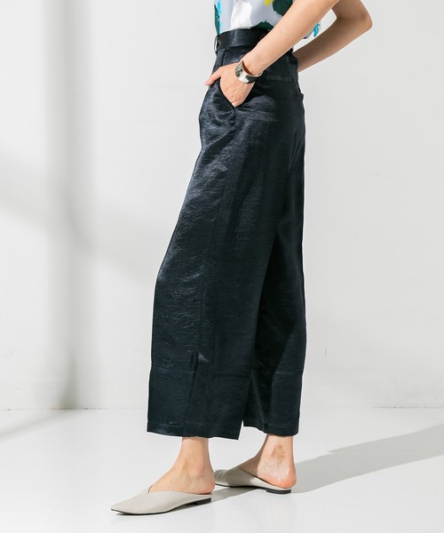 UNITED TOKYO（ユナイテッドトウキョウ）の「フロントタックサテンワイドパンツ（その他パンツ・レディース・ベージュ/ネイビー・0）」の8枚目の写真