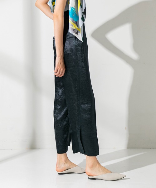 UNITED TOKYO（ユナイテッドトウキョウ）の「フロントタックサテンワイドパンツ（その他パンツ・レディース・ベージュ/ネイビー・0）」の10枚目の写真