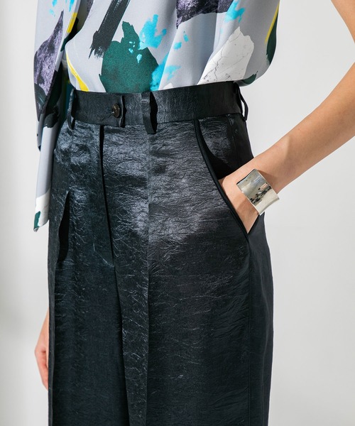 UNITED TOKYO（ユナイテッドトウキョウ）の「フロントタックサテンワイドパンツ（その他パンツ・レディース・ベージュ/ネイビー・0）」の12枚目の写真