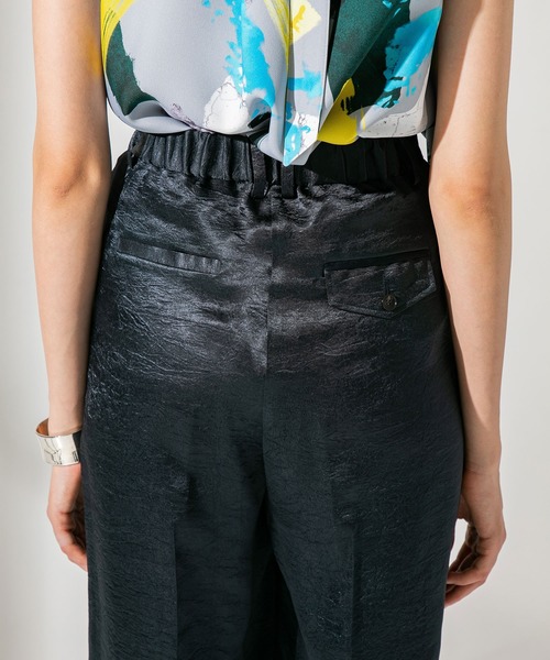 UNITED TOKYO（ユナイテッドトウキョウ）の「フロントタックサテンワイドパンツ（その他パンツ・レディース・ベージュ/ネイビー・0）」の13枚目の写真