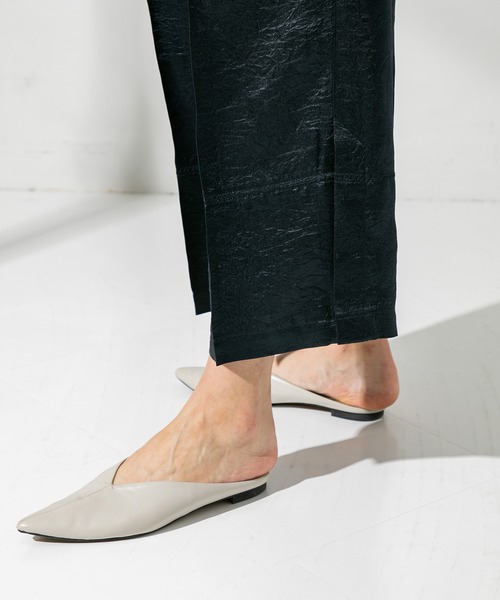 UNITED TOKYO（ユナイテッドトウキョウ）の「フロントタックサテンワイドパンツ（その他パンツ・レディース・ベージュ/ネイビー・0）」の14枚目の写真