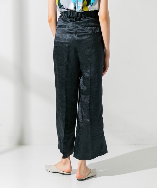 UNITED TOKYO（ユナイテッドトウキョウ）の「フロントタックサテンワイドパンツ（その他パンツ・レディース・ベージュ/ネイビー・0）」の9枚目の写真