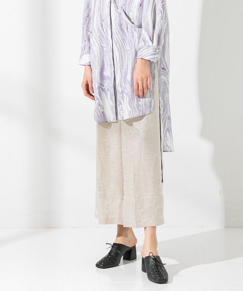 UNITED TOKYO（ユナイテッドトウキョウ）の「フロントタックサテンワイドパンツ（その他パンツ・レディース・ベージュ/ネイビー・0）」の16枚目の写真