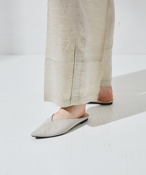 UNITED TOKYO（ユナイテッドトウキョウ）の「フロントタックサテンワイドパンツ（その他パンツ・レディース・ベージュ/ネイビー・0）」の22枚目の写真