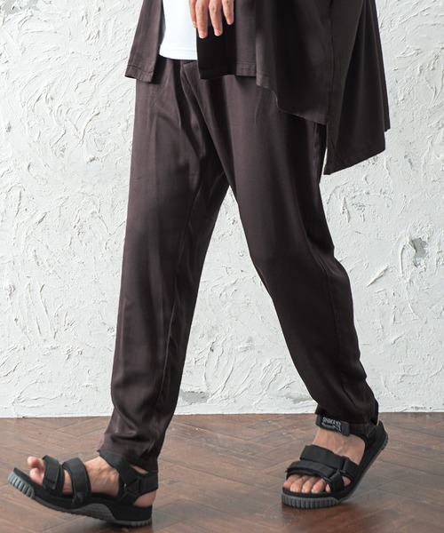 MinoriTY（マイノリティ）の「【MinoriTY】ワイドパンツ テーパードパンツ とろみ素材 メンズ【セットアップ対象商品あり】（スラックス・メンズ・ベージュ/グレー/ブラウン/ライトブルーグレー/チャコール/グレイッシュベージュ/チャコールグレー/ライトベージュ/ダークブルー/ダークグリーン・M/L/S）」の5枚目の写真