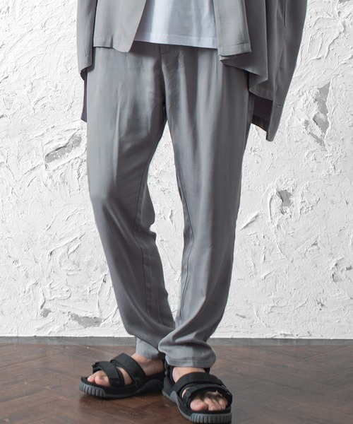 MinoriTY（マイノリティ）の「【MinoriTY】ワイドパンツ テーパードパンツ とろみ素材 メンズ【セットアップ対象商品あり】（スラックス・メンズ・ベージュ/グレー/ブラウン/ライトブルーグレー/チャコール/グレイッシュベージュ/チャコールグレー/ライトベージュ/ダークブルー/ダークグリーン・M/L/S）」の2枚目の写真