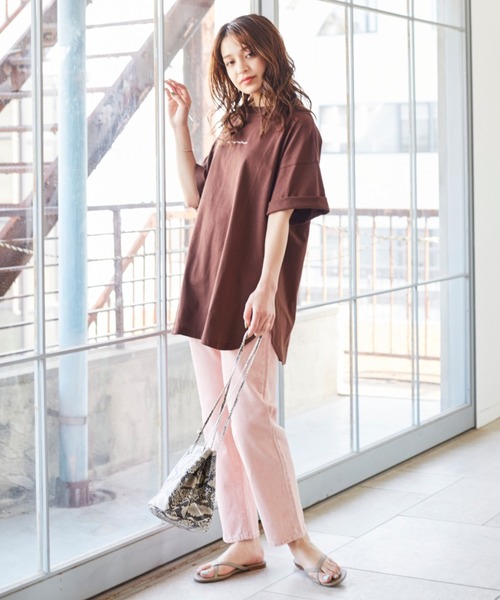 KANGOL EXTRA COMFORT（カンゴールエクストラコンフォート）の「WEB別注【KANGOL EXTRA COMFORT(カンゴール エクストラ コンフォート)】裾ラウンドチュニックTシャツ（Tシャツ/カットソー・レディース・チャコールグレー/ブラック/オフホワイト/ベージュ/モカ/ブラウン/パープル/ネイビー/ライトグリーン/マスタード・LL/L/M）」の4枚目の写真