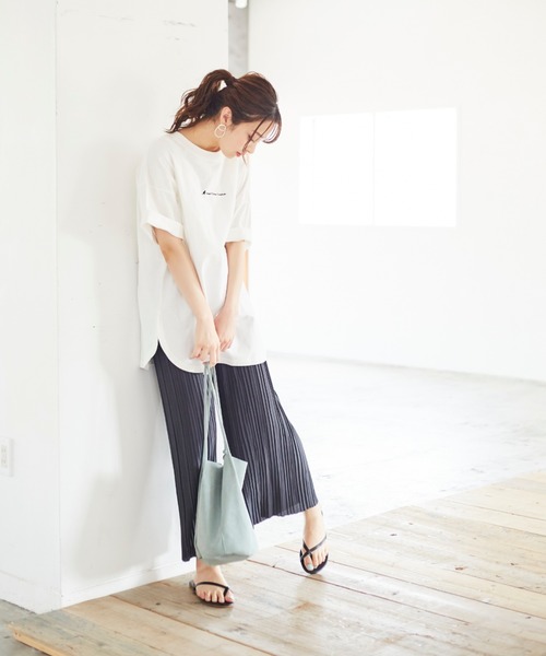 KANGOL EXTRA COMFORT（カンゴールエクストラコンフォート）の「WEB別注【KANGOL EXTRA COMFORT(カンゴール エクストラ コンフォート)】裾ラウンドチュニックTシャツ（Tシャツ/カットソー・レディース・チャコールグレー/ブラック/オフホワイト/ベージュ/モカ/ブラウン/パープル/ネイビー/ライトグリーン/マスタード・LL/L/M）」の11枚目の写真